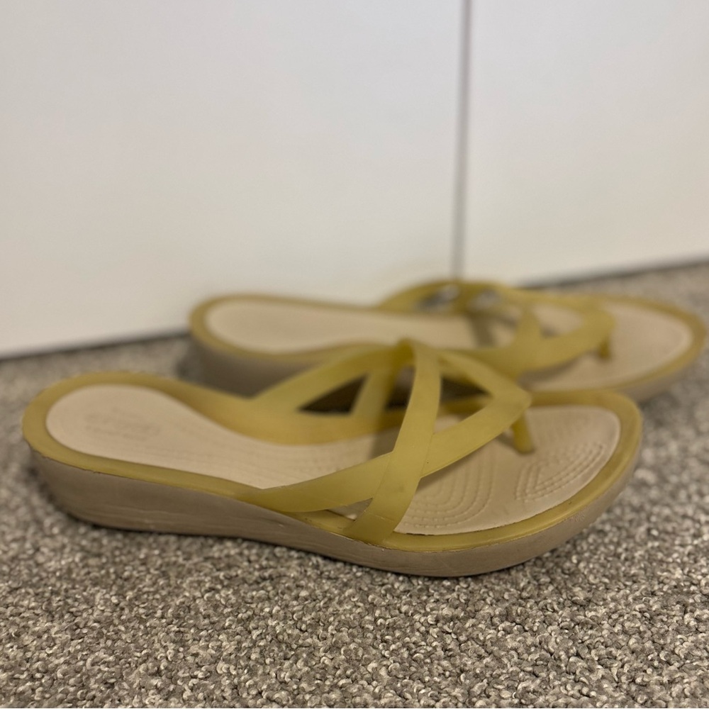 Crocs Isabella Strappy Sandal Wedge Flipflop Women's Size 9